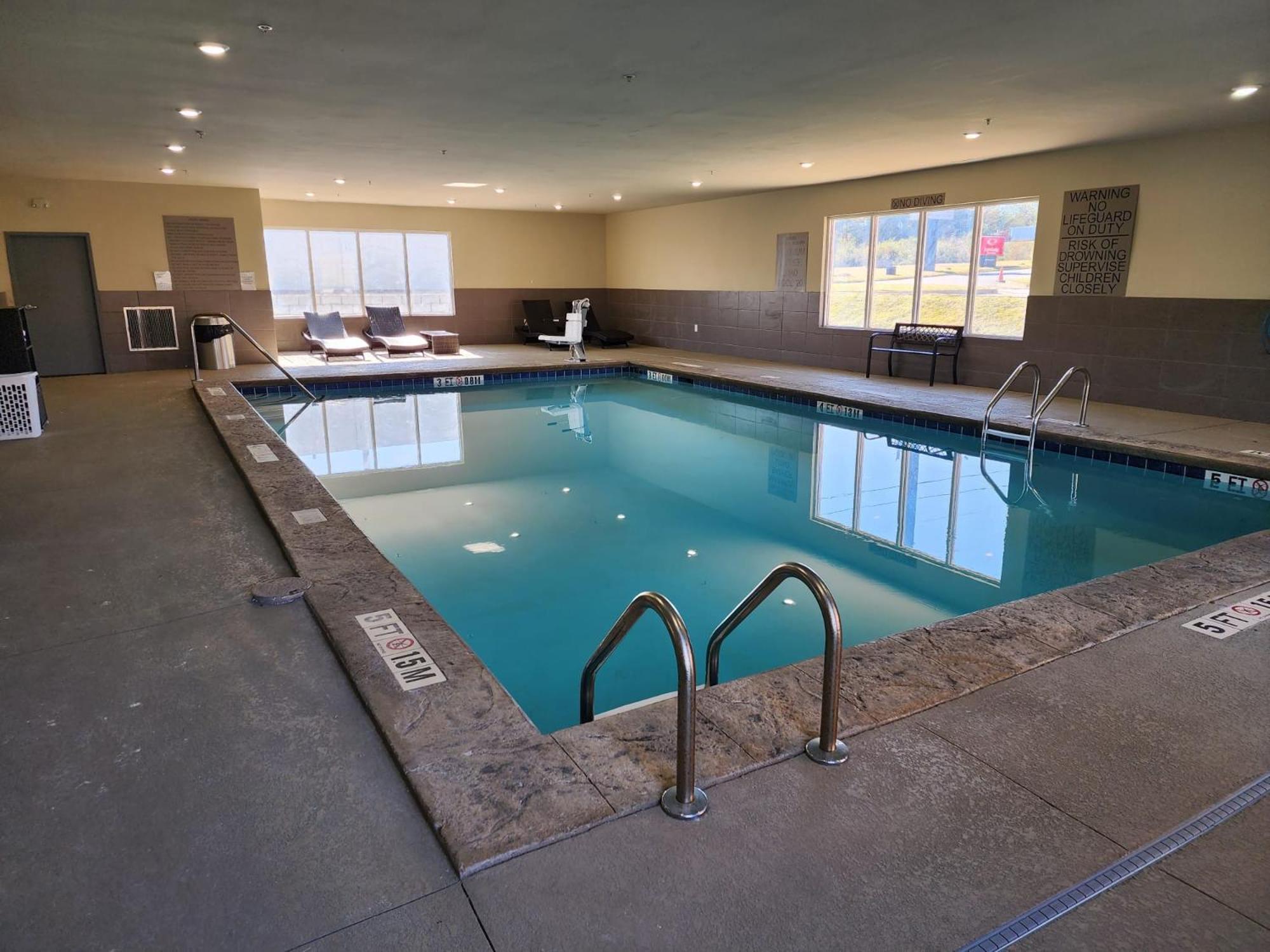 Hotel Country & By Radisson, West, Ga Macon